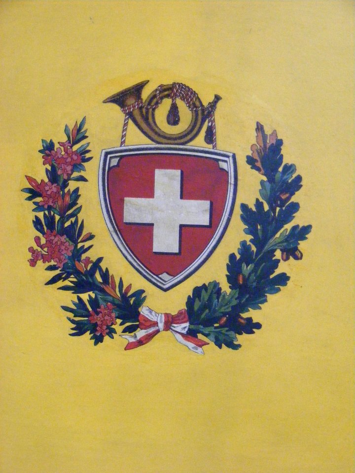 Historisches Emblem der Schweizer Post auf einer Postkutsche - Verkehrszentrum