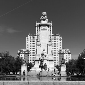 Fountain black and white architecture photo