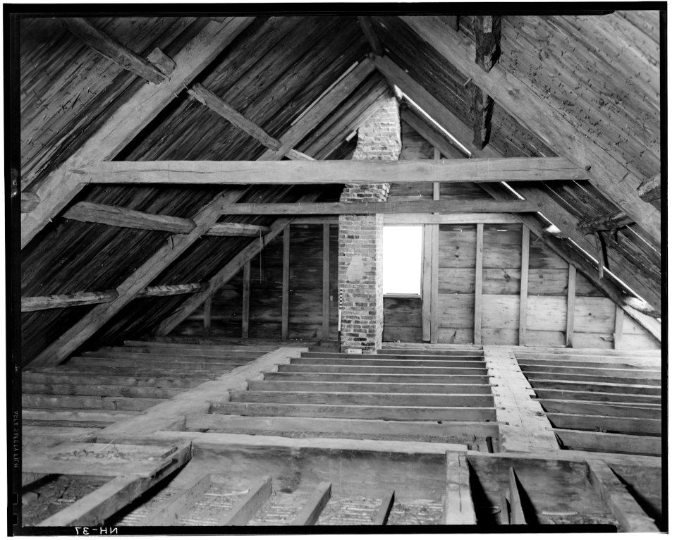 Historic American Buildings Survey L. C. Durette, Photographer ATTIC LOOKING WEST - Doe Garrison, Lamprey River and Great Bay, Newmarket, Rockingham County, NH HABS NH,8-NEWM,1-40