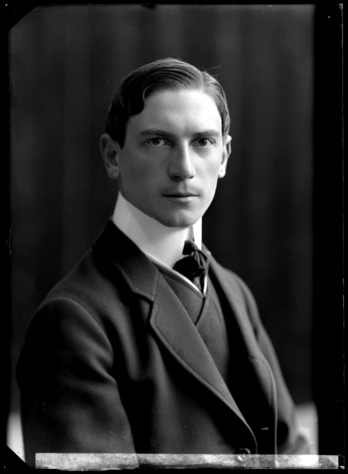 Hjalmar Lauritz, actor undated portrait - SMV - GL025