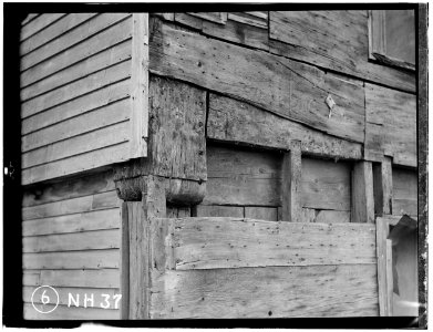 Historic American Buildings Survey L. C. Durette, Photographer NORTH WEST CORNER POST AND SECOND FLOOR GIRT - Doe Garrison, Lamprey River and Great Bay, Newmarket, Rockingham HABS NH,8-NEWM,1-10