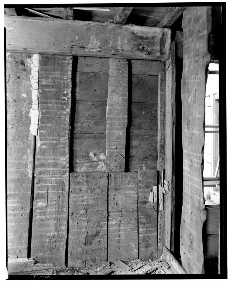 Historic American Buildings Survey L. C. Durette, Photographer ORIGINAL OPENING OF WEST WINDOW ON NORTH WEST WALL - Doe Garrison, Lamprey River and Great Bay, Newmarket, Rockingham HABS NH,8-NEWM,1-30