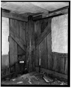 Historic American Buildings Survey L. C. Durette, Photographer SOUTH WEST CORNER POST SECOND FLOOR - Doe Garrison, Lamprey River and Great Bay, Newmarket, Rockingham County, NH HABS NH,8-NEWM,1-34
