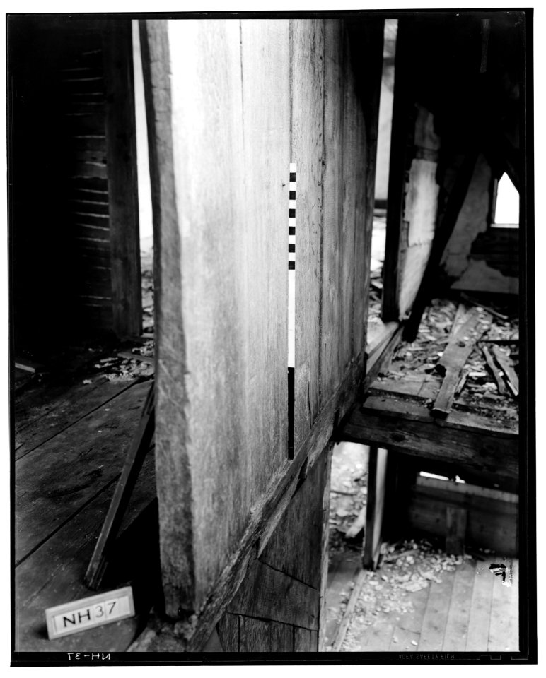 Historic American Buildings Survey L. C. Durette, Photographer VIEW LOOKING DOWN REAR STAIRS SHOWING THICKNESS OF PLANK WALL 2nd. FLOOR - Doe Garrison, Lamprey River and Great Bay, HABS NH,8-NEWM,1-21