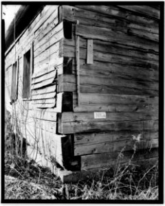 Historic American Buildings Survey L.C. DURETTE, Photographer DETAIL - SOUTH EAST CORNER - Pioneer Cabin, Campton Station, Grafton County, NH HABS NH,5-CAMP.V,1-12