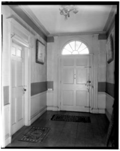 Historic American Buildings Survey L. C. Durette, Photographer April 1, 1936 FRONT HALL - Governor Levi Woodbury House, Woodbury Avenue and Boyd Road, Portsmouth, Rockingham HABS NH,8-PORT,123-5