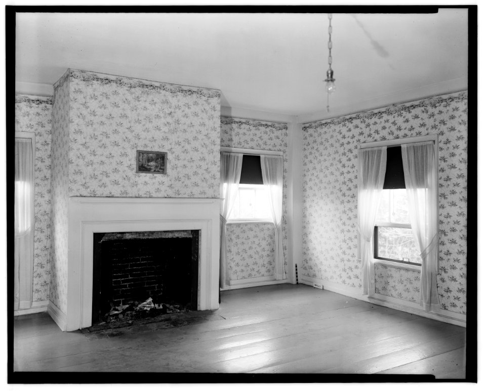 Historic American Buildings Survey L. C. Durette, Photographer April 1, 1936 NORTH EAST BED ROOM 3rd FLOOR - Governor Levi Woodbury House, Woodbury Avenue and Boyd Road, HABS NH,8-PORT,123-20