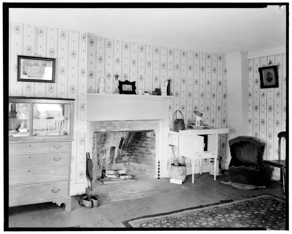 Historical American Building Survey L. C. Durette, Photographer July 28, 1936. SOUTH EAST BED ROOM - 2d FLOOR - Parsonage, Newington, Rockingham County, NH HABS NH,8-NEWI,2-14