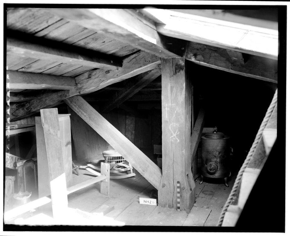 Historical American Buildings Survey L. C. Durette, Photographer April 1, 1936 ROOF CONSTRUCTION - Governor Levi Woodbury House, Woodbury Avenue and Boyd Road, Portsmouth, HABS NH,8-PORT,123-21