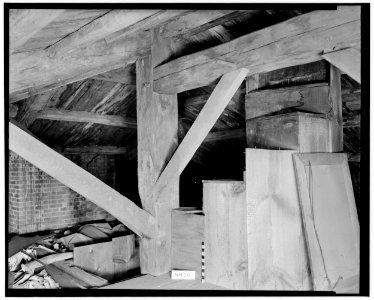 Historical American Buildings Survey L. C. Durette, Photographer April 25, 1936 ATTIC FRAMING-KING POSTS - Captain Barnes House, 218 Islington Street, Portsmouth, Rockingham HABS NH,8-PORT,124-22