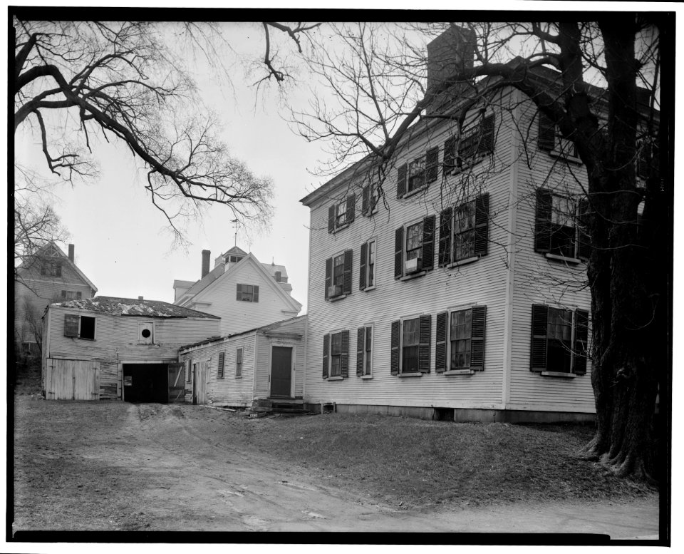 Historical American Buildings Survey L. C. Durette, Photographer April 25, 1936 EXTERIOR VIEW FROM NORTH EAST - Captain Barnes House, 218 Islington Street, Portsmouth, Rockingham HABS NH,8-PORT,124-2