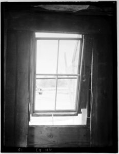 Historic American Buildings Survey L. C. Durette, Photographer NORTH ENTRANCE JAMB and HEAD OF ORIGINAL ENTRANCE DOOR - Doe Garrison, Lamprey River and Great Bay, Newmarket, HABS NH,8-NEWM,1-23