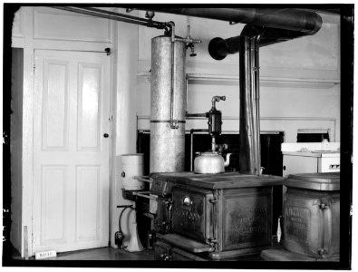 Historic American Buildings Survey L. C. Durette, Photographer October 1936 KITCHEN FIREPLACE - Amos Seavey House, Beach Boulevard, Rye, Rockingham County, NH HABS NH,8-RY,1-14