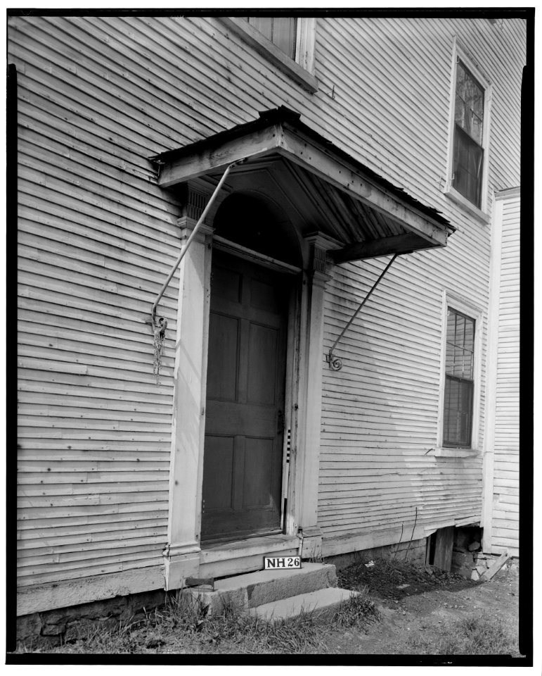 Historical American Buildings Survey L. C. Durette, Photographer April 25. 1936 DETAIL OF REAR ENTRANCE - Captain Barnes House, 218 Islington Street, Portsmouth, Rockingham County HABS NH,8-PORT,124-5