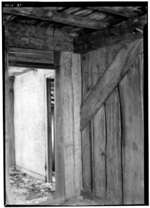 Historic American Buildings Survey L. C. Durette, Photographer POST and CHIMNEY GIRT 2nd. FLOOR LOOKING NORTH WEST - Doe Garrison, Lamprey River and Great Bay, Newmarket, HABS NH,8-NEWM,1-32