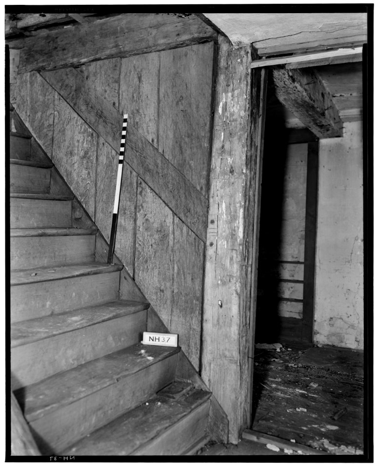 Historic American Buildings Survey L. C. Durette, Photographer REAR STAIRS 1st. and 2nd. FLOOR SHOWING POST OF CHIMNEY GIRT - Doe Garrison, Lamprey River and Great Bay, Newmarket, HABS NH,8-NEWM,1-19