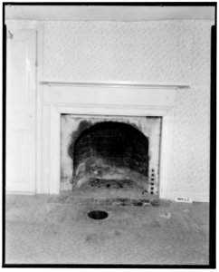 Historical American Buildings Survey L. C. Durette, Photographer July 28, 1936 FIRE PLACE - LIVING ROOM - Pendergast Garrison, Packer's Falls, Durham, Strafford County, NH HABS NH,9-DUR.V,1-5 photo