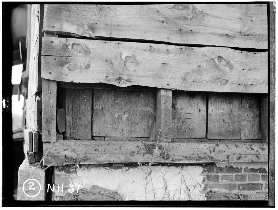 Historic American Buildings Survey L. C. Durette, Photographer SILL SOUTH EAST CORNER, SHOWING LATER SILL AND STUDS IN FRONT OF OLD OAK CORNER POST SILL AND PLANKING - Doe Garrison, HABS NH,8-NEWM,1-6