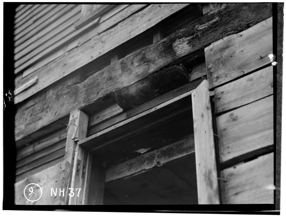 Historic American Buildings Survey L. C. Durette, Photographer SUMMER BEAM EAST ELEVATION, MOULDED END PROJECTING - Doe Garrison, Lamprey River and Great Bay, Newmarket, Rockingham HABS NH,8-NEWM,1-13