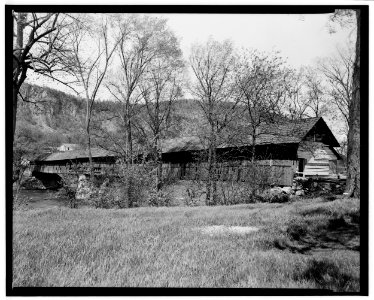 Historical American Buildings Survey L. C. Durette, Photographer MAY 14, 1936 NORTH WEST VIEW FROM THE ORFORD SHORE - Covered Bridge, Spanning Connecticut River, Orford, Grafton HABS NH,5-ORF,2-1