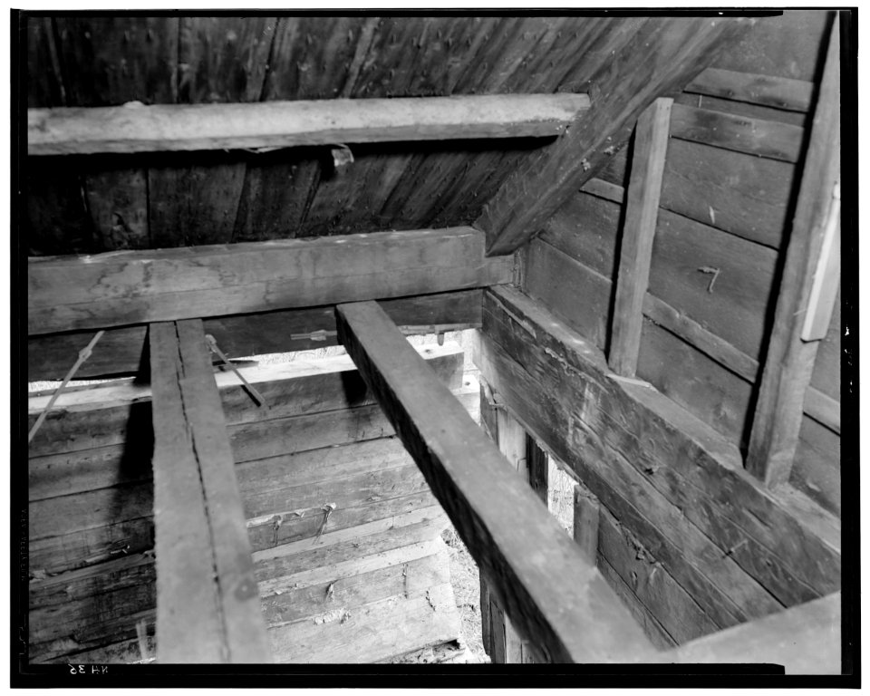 Historic American Buildings Survey L.C. Durette, Photographer DETAIL of NORTH EAST CORNER from ATTIC - Pioneer Cabin, Campton Station, Grafton County, NH HABS NH,5-CAMP.V,1-23