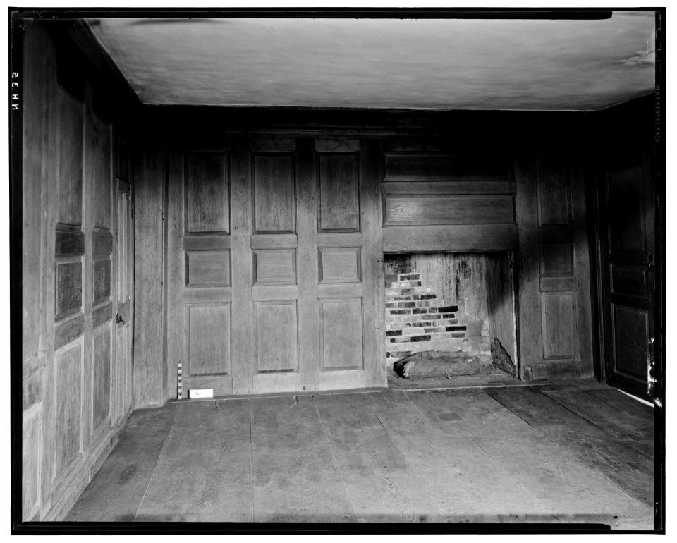 Historical American Buildings Survey L. C. Durette, Photographer Oct. 18, 1936. FIREPLACE WEST ROOM - 2ND FLOOR - Colonel Paul Wentworth House, Dover Street (moved to MA, Dover), HABS NH,9-SALFA,1-28