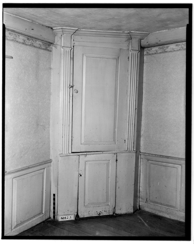 Historic American Buildings Survey L.C. Durette, Photographer November 1936 CORNER CUPBOARD SITTING ROOM - John Cram Farmstead, Hampton Falls, Rockingham County, NH HABS NH,8-HAMTOF,1-7