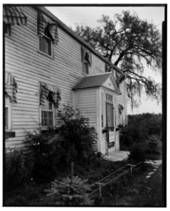 Historical American Buildings Survey L. C. Durette, Photographer Oct. 2, 1936 ENTRANCE PORCH - Amos Seavey House, Beach Boulevard, Rye, Rockingham County, NH HABS NH,8-RY,1-6