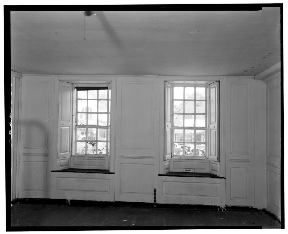 Historical American Buildings Survey L. C. Durette, Photographer Sept. 22, 1936 LIVING ROOM NO. 1 LOOKING NORTH - Gilman Garrison, Water and Clifford Streets, Exeter, Rockingham HABS NH,8-EX,2-9