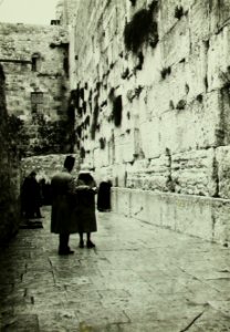 Historical images of the Western Wall - 1920 C SR 016b (cropped)