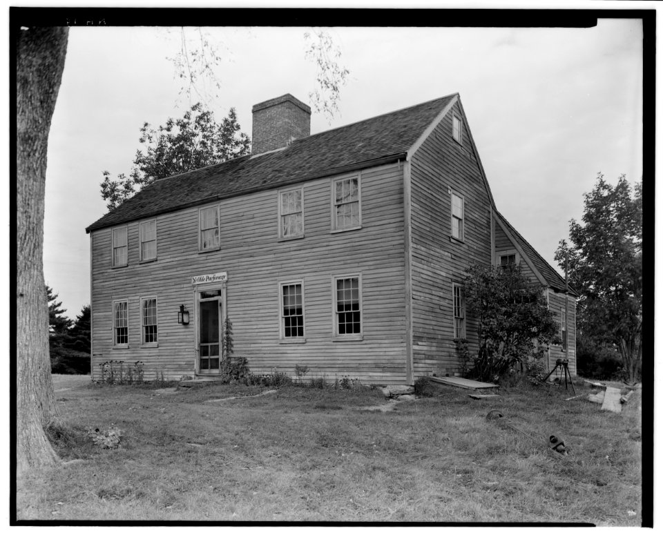 Historical American Building Survey L. C. Durette, Photographer Oct. 2, 1936 EXTERIOR FROM SOUTH EAST - Parsonage, Newington, Rockingham County, NH HABS NH,8-NEWI,2-4