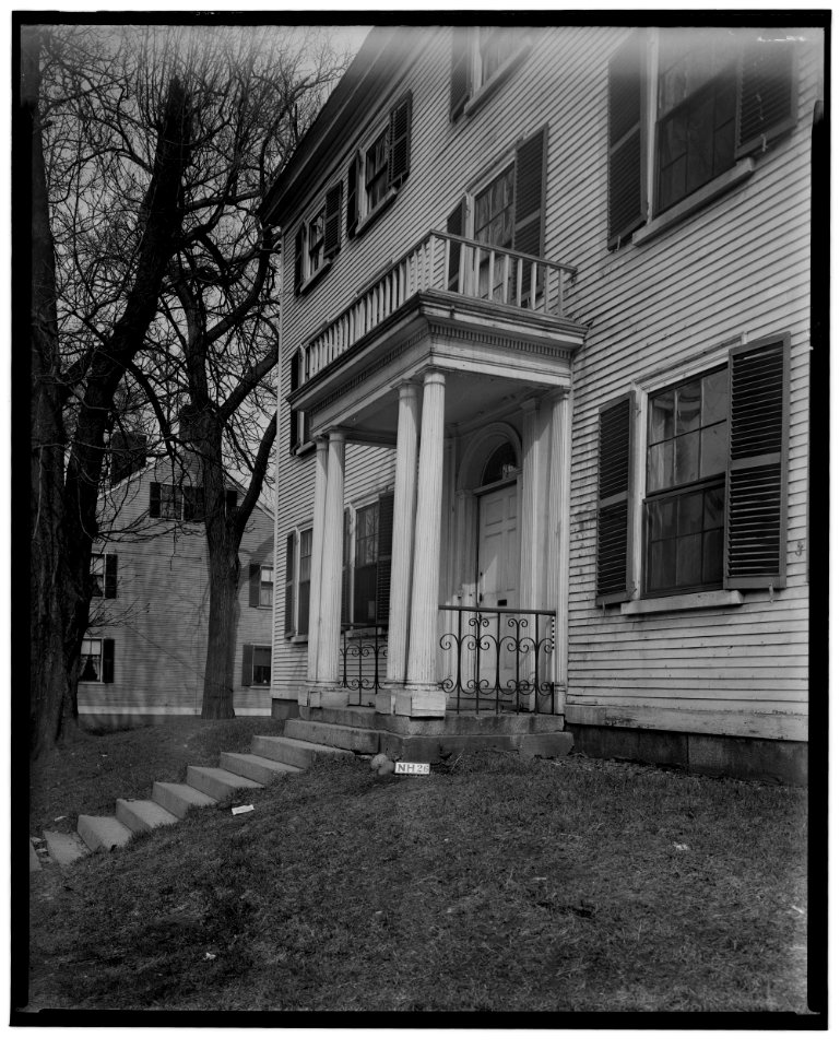 Historical American Buildings Survey L. C. Durette, Photographer April 25, 1936 DETAIL OF FRONT PORCH - Captain Barnes House, 218 Islington Street, Portsmouth, Rockingham County, HABS NH,8-PORT,124-4