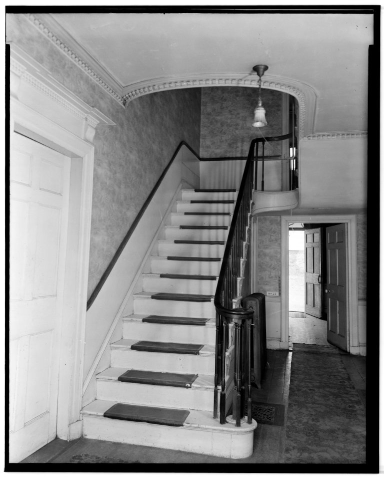 Historical American Buildings Survey L. C. Durette, Photographer April 25, 1936 FRONT STAIR HALL LOOKING SOUTH - Captain Barnes House, 218 Islington Street, Portsmouth, Rockingham HABS NH,8-PORT,124-6