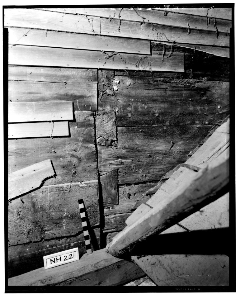 Historical American Buildings Survey L. C. Durette, Photographer July 28, 1936 DOVE TAIL OF TIMBER 2nd FLOOR NEAR DOOR 208. - Pendergast Garrison, Packer's Falls, Durham, HABS NH,9-DUR.V,1-12
