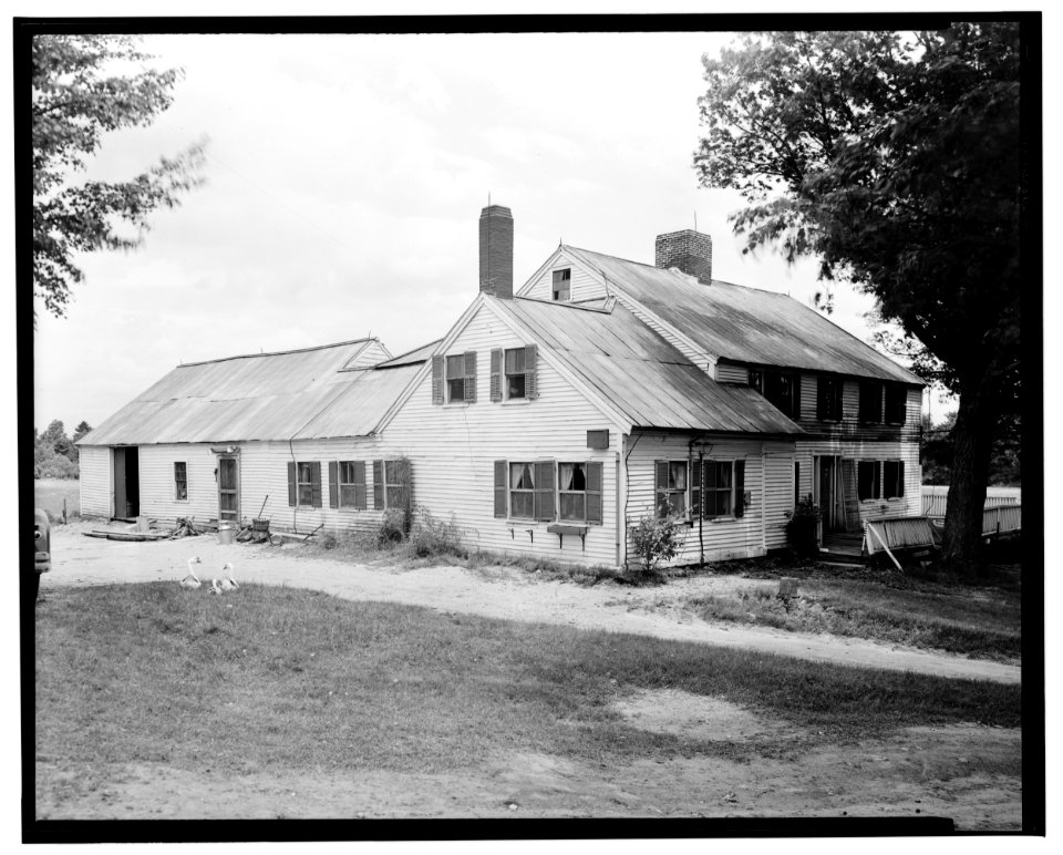 Historical American Buildings Survey L. C. Durette, Photographer July 28, 1936 SOUTH WEST VIEW OF HOUSE - Pendergast Garrison, Packer's Falls, Durham, Strafford County, NH HABS NH,9-DUR.V,1-3