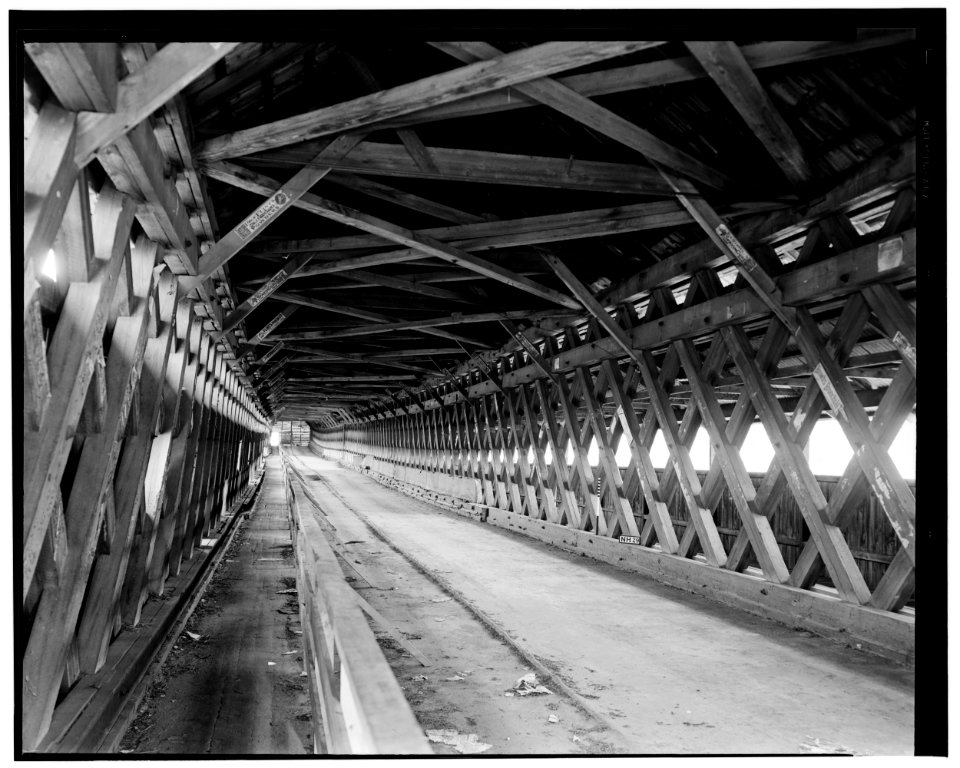 Historical American Buildings Survey L. C. Durette, Photographer May 14, 1936 INTERIOR VIEW TOWARD FAIRLEE - Covered Bridge, Spanning Connecticut River, Orford, Grafton County, NH HABS NH,5-ORF,2-3