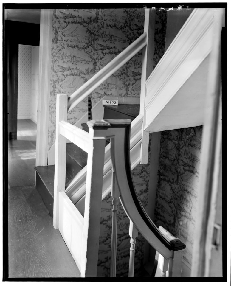Historical American Buildings Survey L. C. Durette, Photographer Oct. 18, 1936 STAIRS - 2nd FLOOR - Colonel Paul Wentworth House, Dover Street (moved to MA, Dover), Dover, HABS NH,9-SALFA,1-26