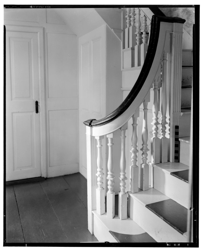Historical American Buildings Survey L. C. Durette, Photographer Oct. 2, 1936 STAIR HALL LOOKING NORTH - Amos Seavey House, Beach Boulevard, Rye, Rockingham County, NH HABS NH,8-RY,1-8