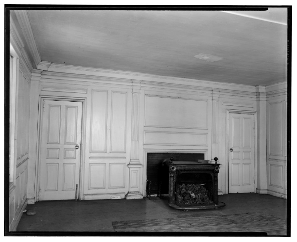 Historical American Buildings Survey L. C. Durette, Photographer Sept. 22, 1936 HISTORICAL SOCIETY ROOM- SOUTH WEST WALL, 2d FLOOR - Gilman Garrison, Water and Clifford Streets, HABS NH,8-EX,2-20