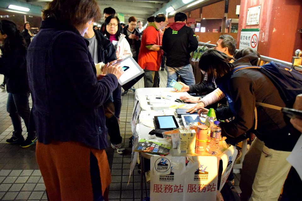 Hk-popvote-polling-station-open-3