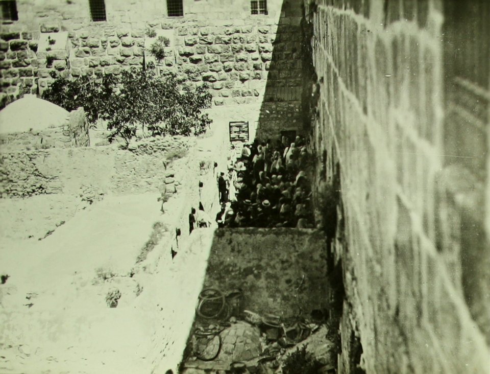 Historical images of the Western Wall - 1920 C SR 016 (cropped)