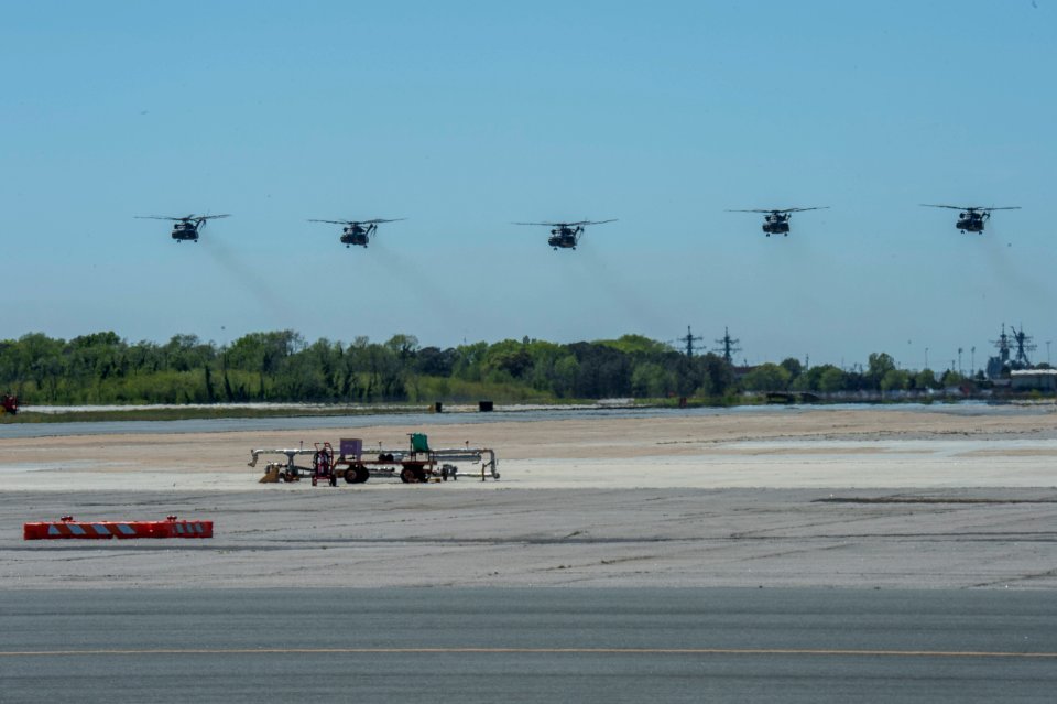 HM-14 conducts five-helicopter formation 160420-N-BJ294-049