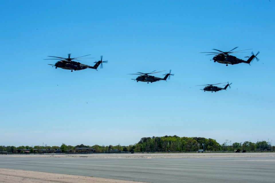 HM-14 conducts five-helicopter formation 160420-N-BJ294-070