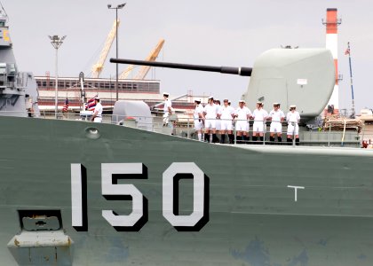 HMAS Anzac gun 2008