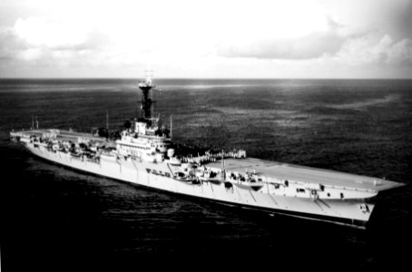 HMAS Melbourne (R21) off Pearl Harbor 1958