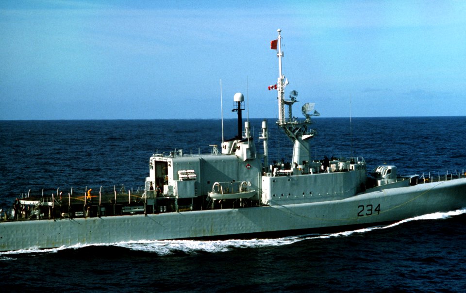 HMCS Assiniboine (DDH 234) side view 1982