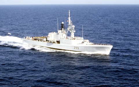HMCS Fraser (DDH 233) in 1983