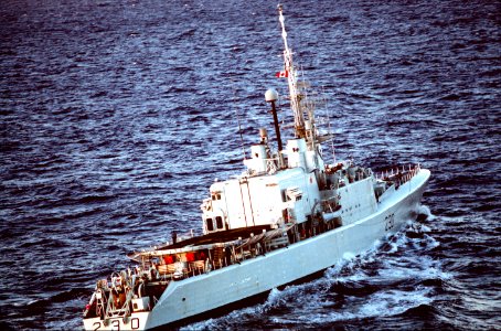 HMCS Margaree (DDH 230) aft view 1990 photo