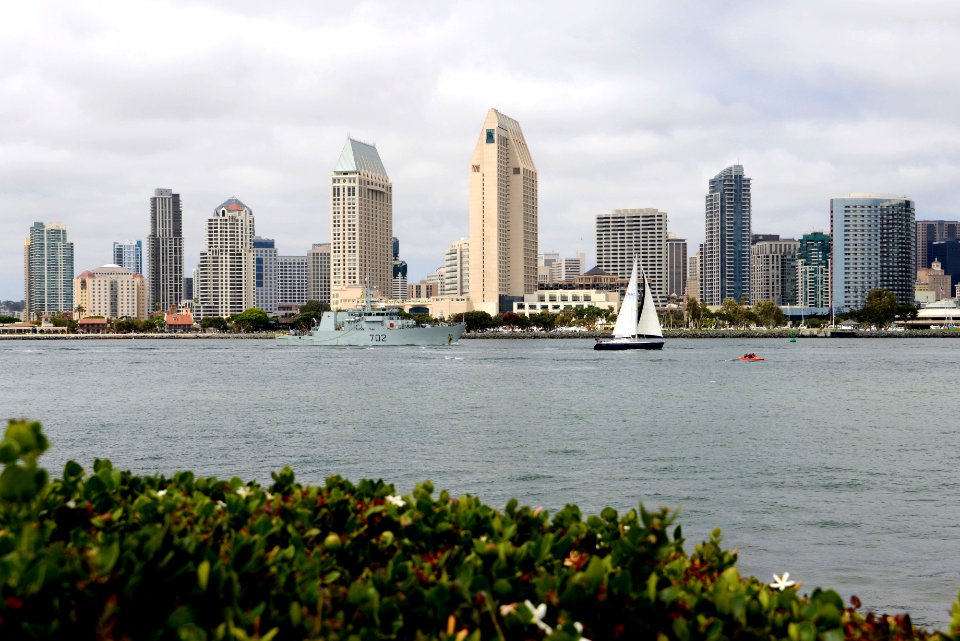 HMCS Nanaimo arrives in San Diego for RIMPAC 2014 140627-N-FN215-531