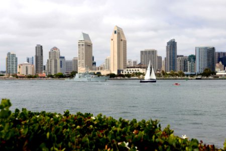 HMCS Nanaimo arrives in San Diego for RIMPAC 2014 140627-N-FN215-531